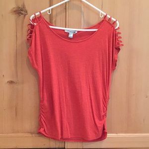 Exposed shoulder top